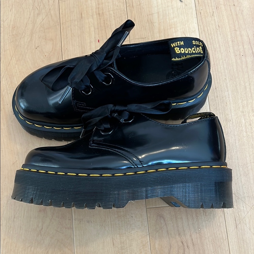 Dr. Martens HOLLY LEATHER PLATFORM SHOES 6 - Picture 4 of 16